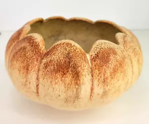 Antica ciotola smerlata ceramica artistica Niloak C. 1910 Benton Ark Mark toni terra - Foto 1 di 6
