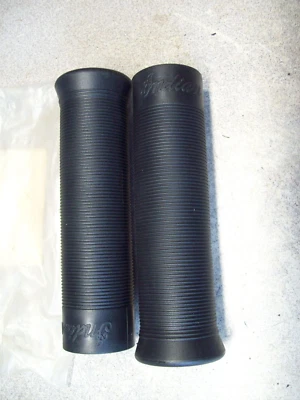 INDIAN MOTORCYCLE HANDLEBAR THROTTLE GRIPS CHIEF SCOUT BRAVE BLACK  NOS - Image 1 of 4