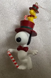 Hallmark 1989 Snoopy and Woodstock Top Hat Peanuts Keepsake Ornament Damaged Box - Picture 1 of 5