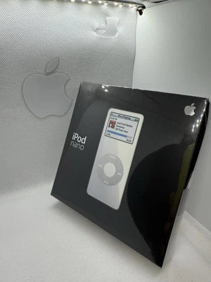 Apple iPod Nano 1st 1. Generation 2GB White New Sealed - Image 1 of 4