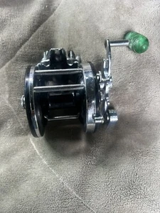 VINTAGE PENN SURFMASTER 100 FISHING REEL FISH BOAT OUTDOOR. - Picture 1 of 15