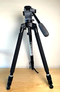 MILLER SOLO 75 2-STAGE TRIPOD with DS-20 FLUID HEAD, PAN HANDLE,& QR PLATE - Picture 1 of 5