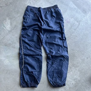 Vintage Reebok Trainingshose Herren Large dunkelblau Nylon Windbreaker sportlich 90s - Bild 1 von 9