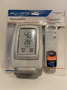 AcuRite 00611 Indoor Outdoor Thermometer with Wireless Temperature Sensor New - Picture 1 of 2