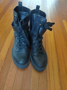 GUESS Women's Black Zipper Lug Sole Ferina Round Toe Lace-Up Combat Boots 11 M - Picture 1 of 5