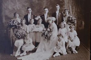 2 - 1920's Wedding Photos Pretty Bride and Family, Fantastic Fashion 8x10s - Picture 1 of 9