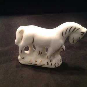 Statuina cavallo vintage in ceramica colore bianco e oro - Foto 1 di 6