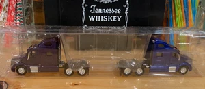 Tonkin Trucks N Stuff 1/87 Kenworth T700 lila & blau 2 Traktor Pack Set Neu in OVP - Bild 1 von 5