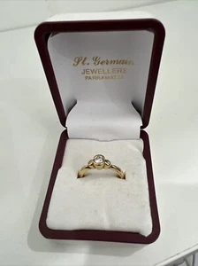 30 point diamond ring 18k trilogy Ring + Box - Picture 1 of 8