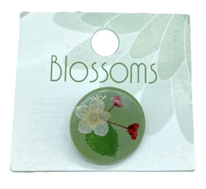 1 Vintage Blossoms Shank Button on Original Card 13/16" Cute Floral Button - Picture 1 of 7