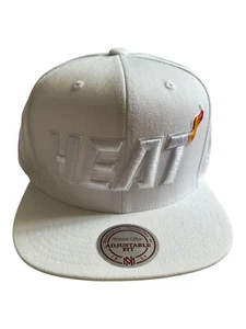 Neu Mitchell & Ness White Hot NBA Miami Heat 2013 Finals Logo Snapback Cap - Bild 1 von 4