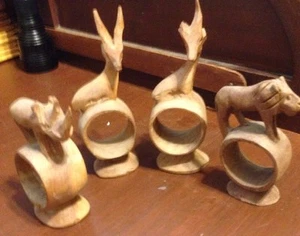 Vintage Wood Hand Carved African Animals Napkin Rings Set of 4 Made in Kenya - Imagen 1 de 6