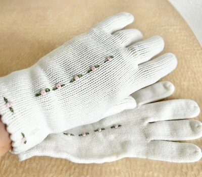 Vintage 1960s Ivory Knit Rosettes Gloves Pink Rose Buds Size M Roses Flowers - Image 1 of 4