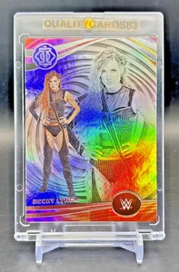 BECKY LYNCH RAINBOW HOLO FOIL ILLUSIONS CARD CON CUSTODIA WWE - Foto 1 di 6