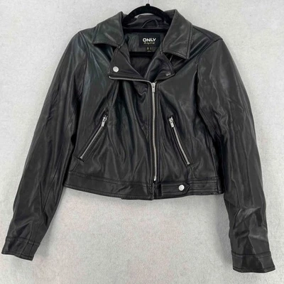 Chaqueta corta de cuero sintético ONLY Our Story bolsillos con cremallera negra para mujer talla pequeña Foto 1 de 4