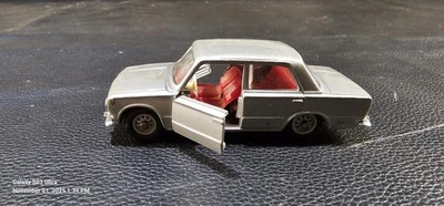 Welly Fiat 500 Taxi Die-Cast Metal Model 1:24 Scale Pre-owned - Image 1 of 4