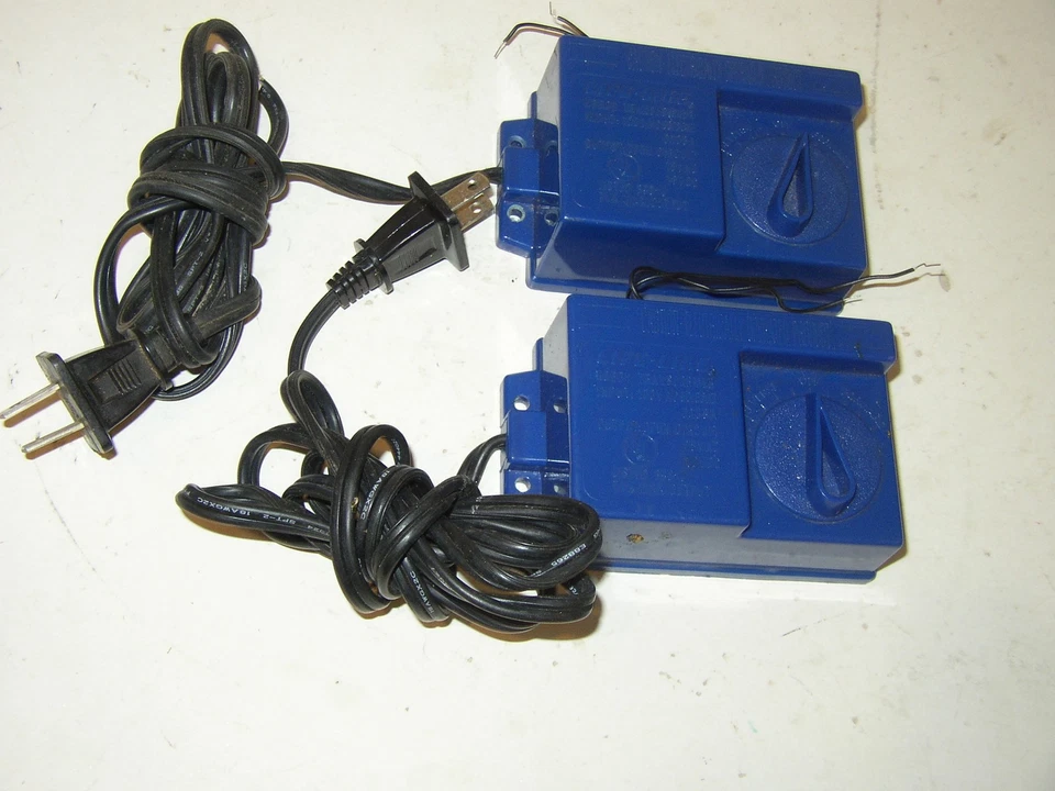 2 HO Hobby Transformer Life-Like  model 390-J AC & DC  Tested Good - Image 1 of 4