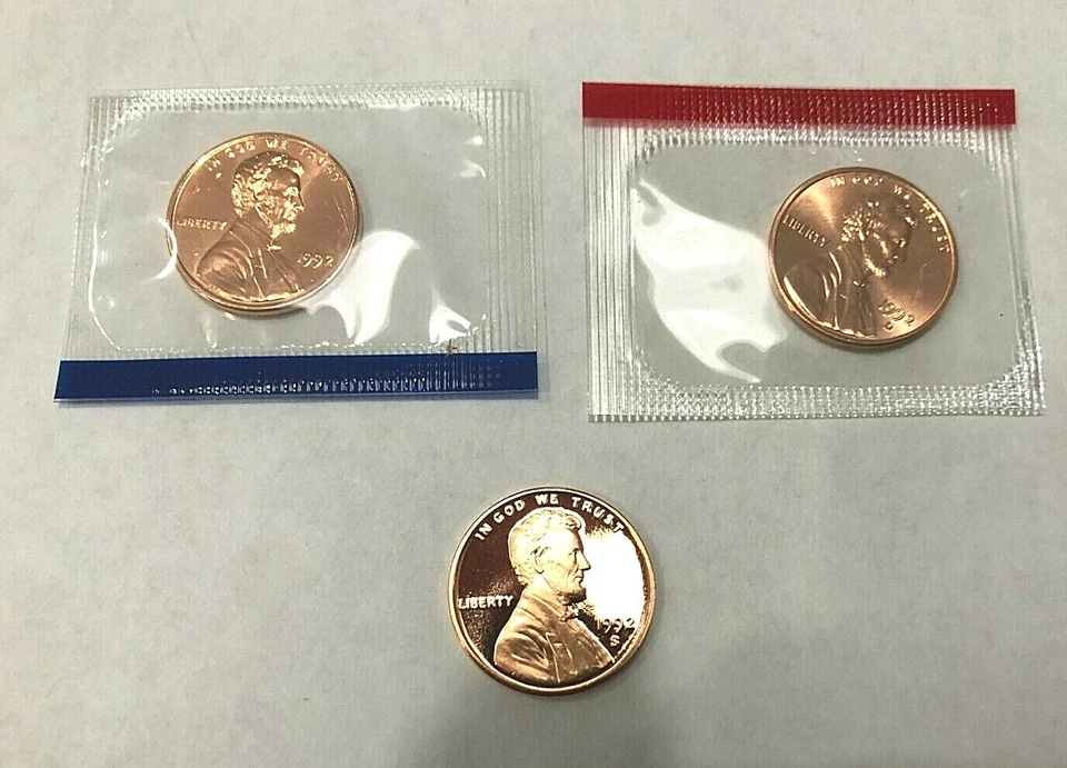 1992 P D  S Lincoln Cent In Cello + Proof From Proof Set (3 COINS) - Image 1 of 1