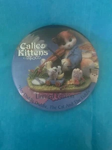 Enesco Calico Kittens Hey Diddle Button, Pin NEW - Picture 1 of 2