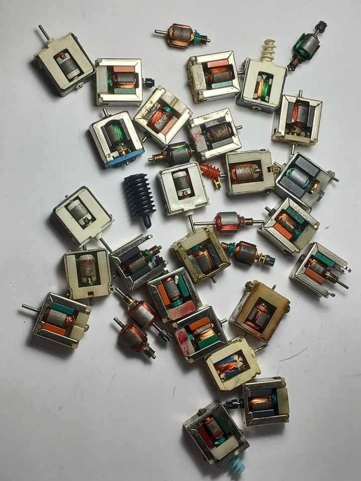 Motor de carro vintage Mabuchi RIGGEN HO caça-níqueis Strombecker Japão MOTORES não testados - Imagem 1 de 4