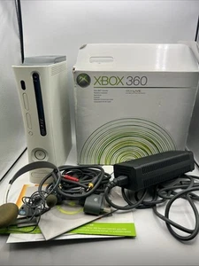 Consola Xbox 360 Blanca Solo 120Gb HDD CON CAJA-No Funciona Para Piezas - Imagen 1 de 16