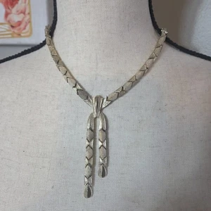 Vintage 50er Coro Lariat Halskette goldfarben strukturiert Faltschließe Chevron - Bild 1 von 6