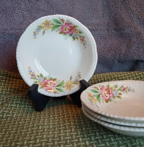 Homer Laughlin Berry Bowls Pink-Yellow-Blue Floral 4 pcs lot. EXCELLENT COND. - Picture 1 of 6