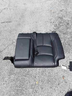 Cojín superior asiento trasero izquierdo Mazda 3 2017 2018 Foto 1 de 3