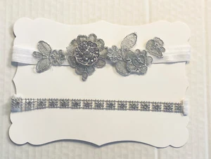 Set giarrettiera da sposa ricamata argento con spilla marcasite ceca personalizzata - Foto 1 di 4