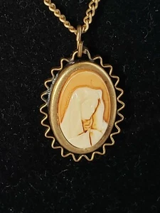 Estate Vtg Virgin Mary Cameo Style Our Lady Pray For Us Italy Pendant Necklace  - Picture 1 of 8