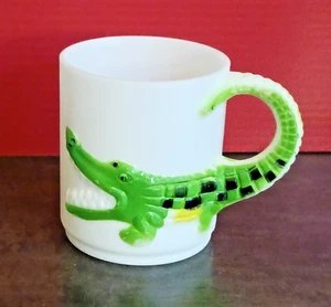 Fantástica taza de plástico vintage de cocodrilo/cocodrilo - Imagen 1 de 5