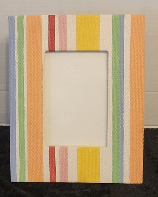 Moldura listrada pastel Two’s Company acabamento texturizado foto 4x6  - Imagem 1 de 4