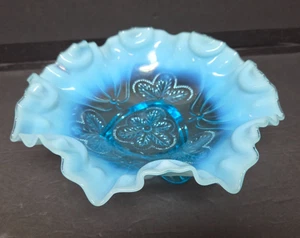 Vintage Fenton 6 1/2" x 3 1/2" blau opalisierend gekräuselt Rüschenrand 3 Fuß Schüssel - Bild 1 von 5