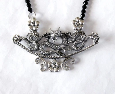 Colgante de dragón de plata de ley y collar de cuentas de espinela negra / 20 pulgadas / 18,4 g Foto 1 de 4