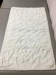 Chesapeake Merchandising 21” x 34” Cotton Bath Rug White #177V - Picture 1 of 3