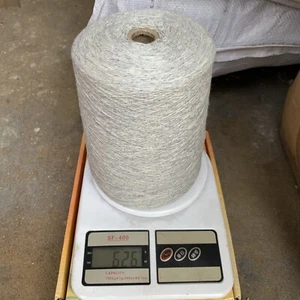 Cono de hilo 100 % lana de cordero en gris claro #1 - Imagen 1 de 8