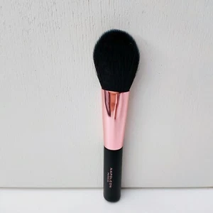 Napoleon Perdis Glam Ambition Blush / Highlight Brush, Travel Size, Brand NEW - Picture 1 of 5
