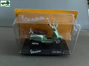 Moto miniature Scooter Vespa LXV 2014 au 1/18 - Picture 1 of 5