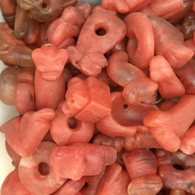 100 PIEZAS China antigua, cultura Hongshan, cristal rojo, tallado a mano, mezclado, amuleto, colgantes Foto 1 de 4