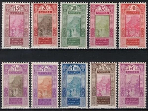 TIMBRE GUINEE SERIE COMPLETE N° 107/114 NEUVE ** GOMME SANS CHARNIERE - Picture 1 of 2