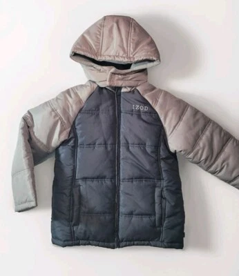 Chaqueta acolchada de invierno con capucha IZOD TALLA 8 para niños, bolsillos gris claro-oscuro Foto 1 de 4