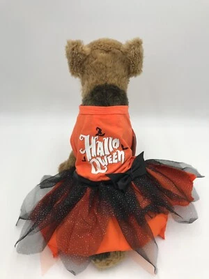 Vestido de perro Thrills & Chills Halloween "HALLO QWEEN" Brilla en la oscuridad Foto 1 de 4