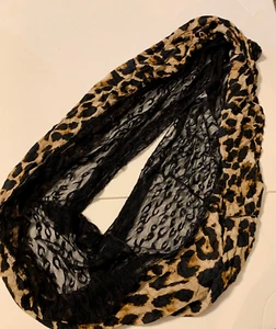Envoltura/bufanda Charlotte Russe vintage diseño de encaje negro y leopardo 24"x68" - Imagen 1 de 4