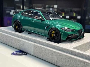 1/18 Motorhelix Alfa Romeo Giulia GTAM Verde Montréal + engine - Foto 1 di 9