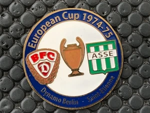 PINS BADGE FOOTBALL SOCCER ASSE SAINT ETIENNE VS DYNAMO BERLIN 1974 / 1975 - Picture 1 of 1