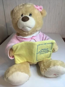 Oso cantor Cuddle Barn Miss Melody 12 pulgadas - Imagen 1 de 10