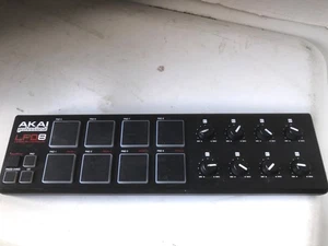 Akai Professional LPD8 Portable USB Midi Laptop Pad Controller - Picture 1 of 5