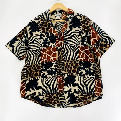 Blusa para mujer TEDDY talla grande marrón estampado animal manga corta abotonada Foto 1 de 4