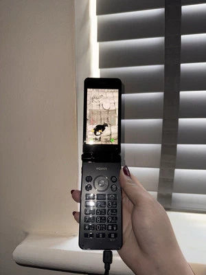 sharp aquos 601sh - Image 1 of 4