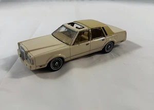 NEO SCALE MODELS LINCOLN TOWN CAR NEO 43545 1:43 SCALE FOR PARTS OR REPAIR - Picture 1 of 19